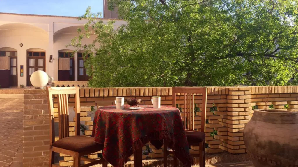 خانه بوم گردی کاشان علی و نسترن