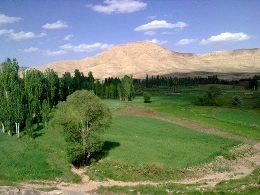 جوشقان قالی کاشان از مکان های دیدنی در فصل گلاب گیری کاشان